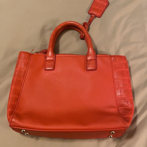 Guess purse a reddy orange color - Picture 2 of 6
